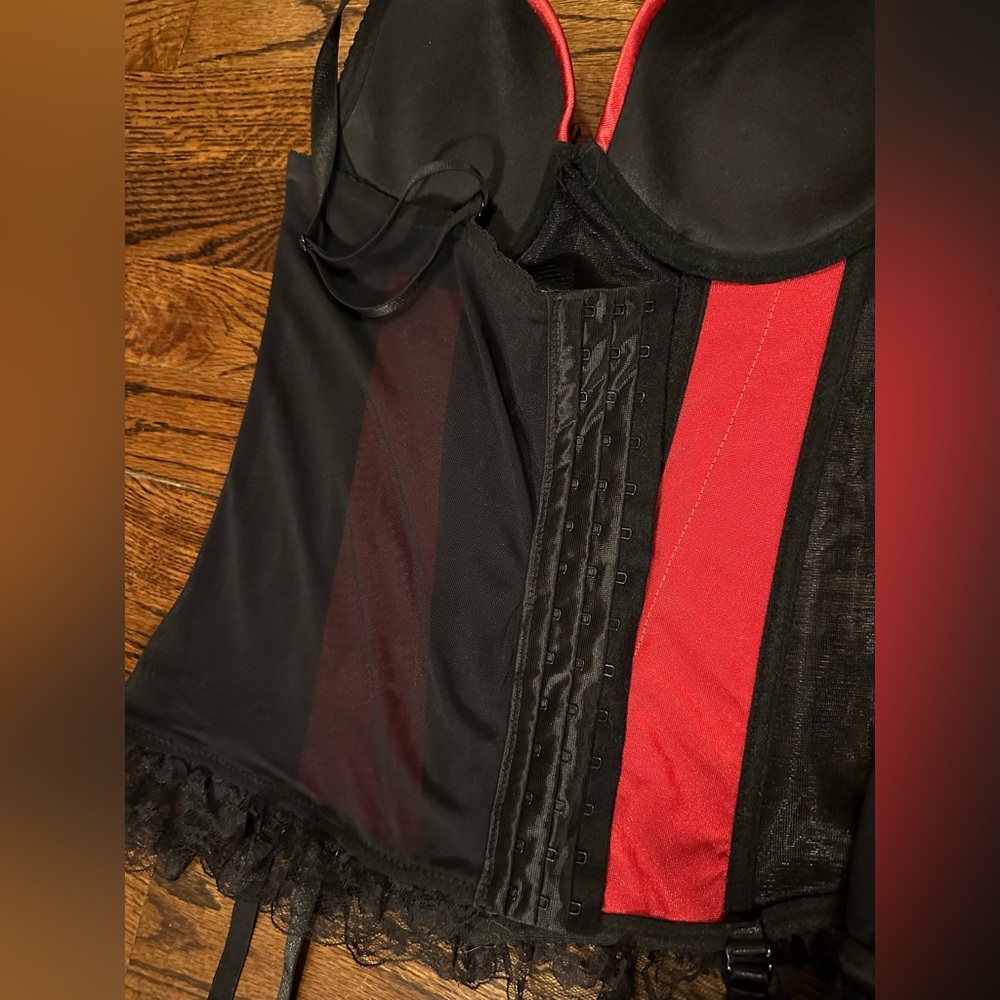 NWOT Tempest Red & Black Satin & Lace Bustier Corset Lingerie Top - Picture 4 of 5